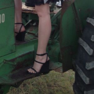 Zara textured wedges